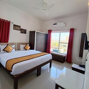 Arul'S Hotel